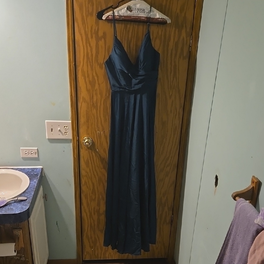 Elegant Emerald Green Evening Gown